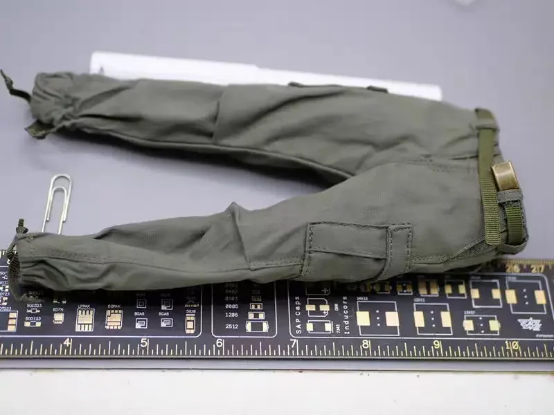 

DJ-16008 1/6 Combat Pants+ Belt Model for 12''