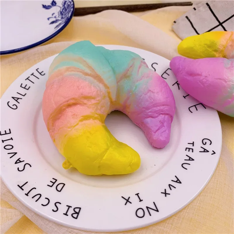 Squishy อาหารสร้างสรรค์จําลองขนมปัง Toast Donuts ช้า Rising Squeeze ของเล่นบรรเทาความเครียด Spoof Tease คนเดสก์ท็อปตกแต่ง