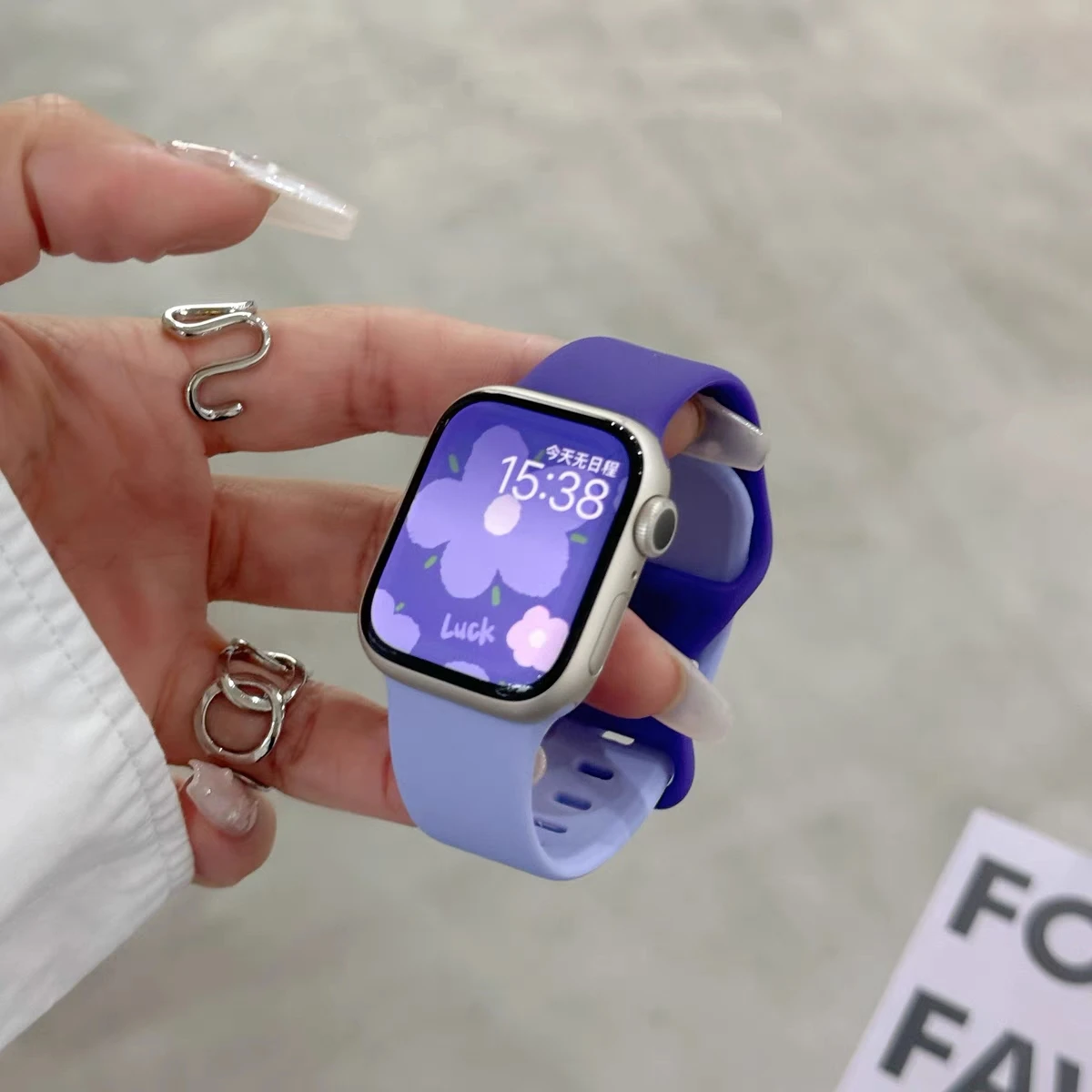 

Silicone Strap For Apple Watch band women Series Ultra 10/9/8 38mm 40mm 41mm 42mm 44mm 45mm 46mm 49mm