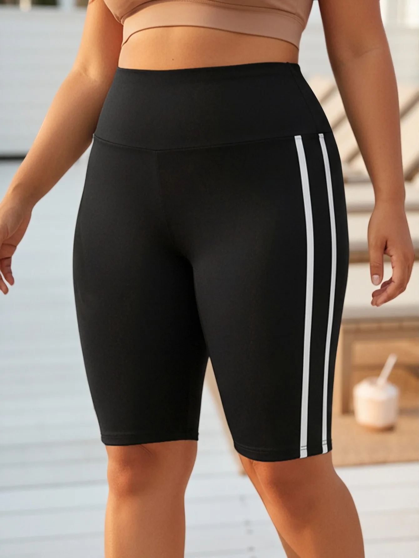 Damen Skinny Baselayer-Shorts in Übergröße mit Doppelseitigen Streifen, Dehnbare Slim-Fit Radlerhose, Lässige Alltags-Yoga-Shorts – Detail 6