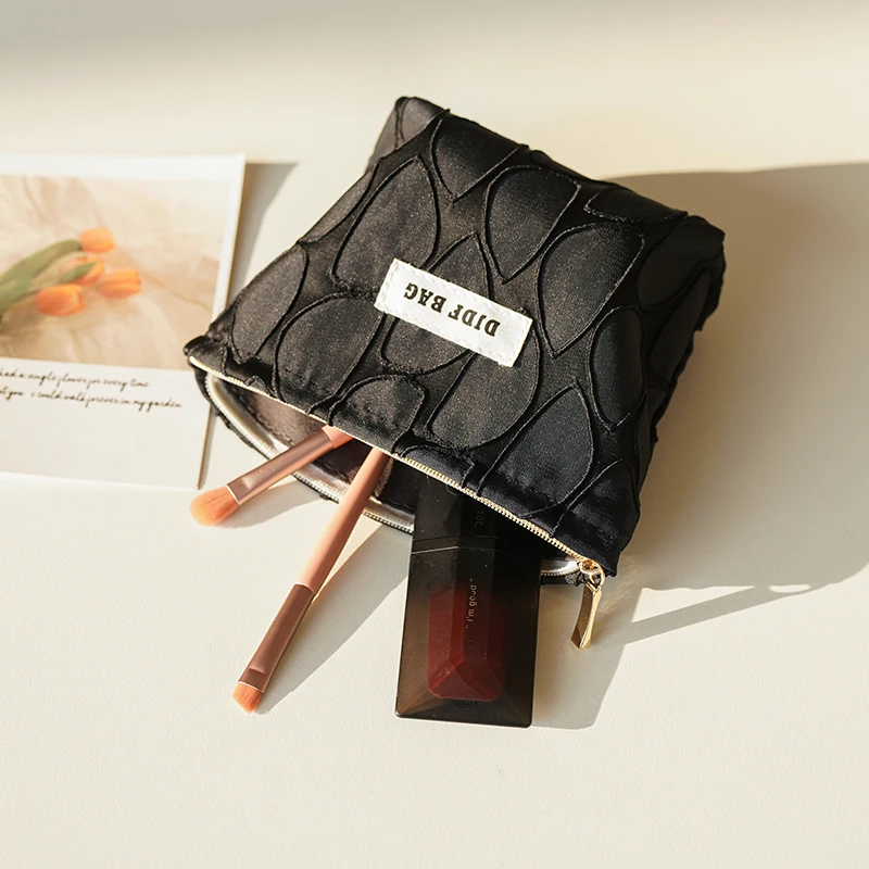 Women\'s Makeup Bag Small Black High-quality Cosmetics Lipstick Loose Change Storage Bag Portable Travel Cloth Bag Clutch Ins