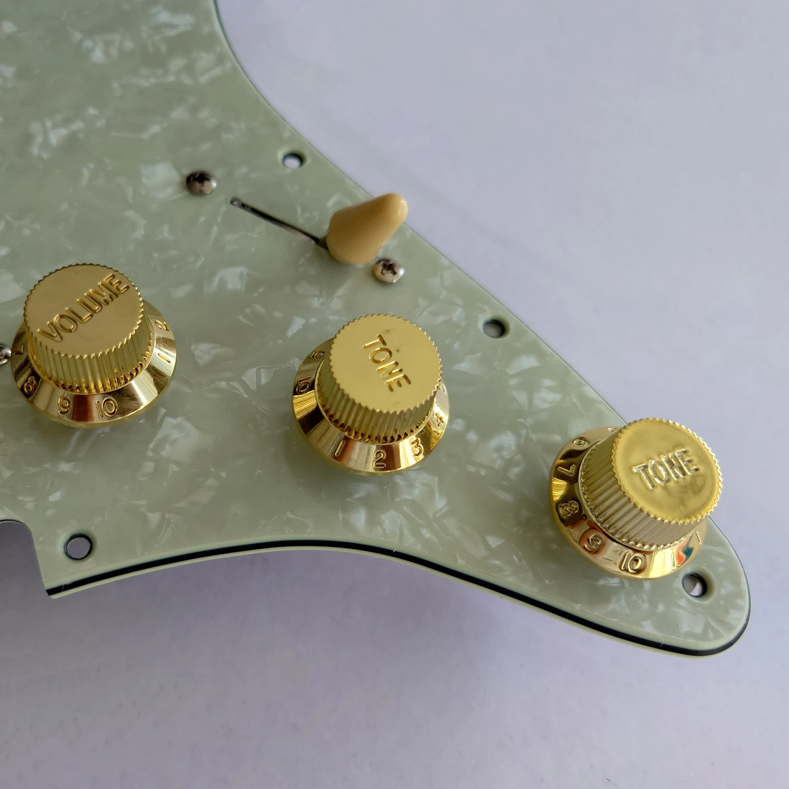 Upgrade Prewired HH Pickguard 2 Alnico V Gold Humbucker Coil Split 5 Way Blade for ST Professional Guitar Parts