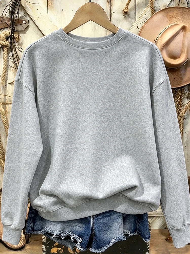 Round-neck casual hoodie – leopard print pumpkin coffee design. This trendy round-neck casual hoodie features a soft texture, is suitable for all seasons, and is ideal for women's autumn and winter wear. Machine washable. Available from local warehouse.
