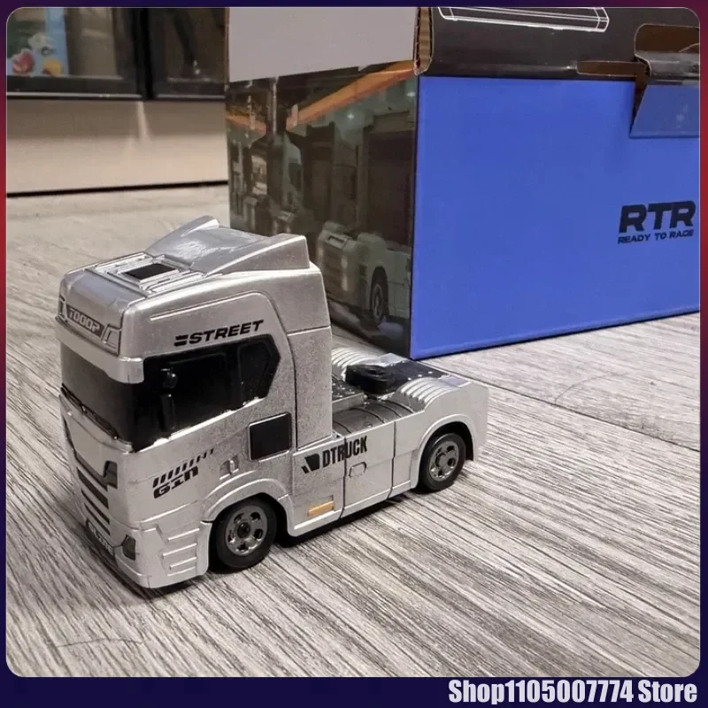 Mini Camion RC Drift 1/64 2.4G 4WD con Luci LED, Auto RC ad Alta Velocità 15KM/H, Giocattolo da Corsa per Divertimento Multiplayer, Regalo di Compleanno per Bambini