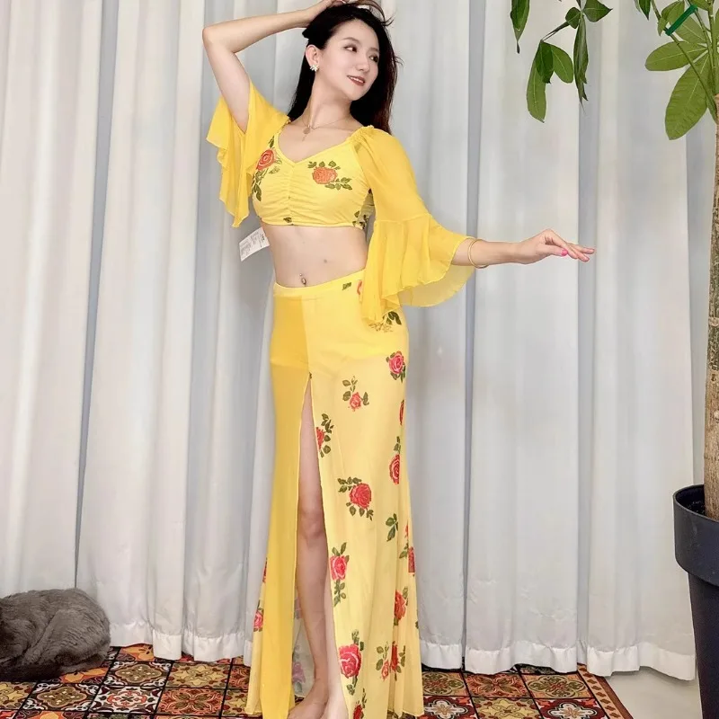 Trajes de dança do ventre personalizados vestido de prática 2025new vestido de dança oriental fundo amarelo rosa trompete mangas roupas de elegância