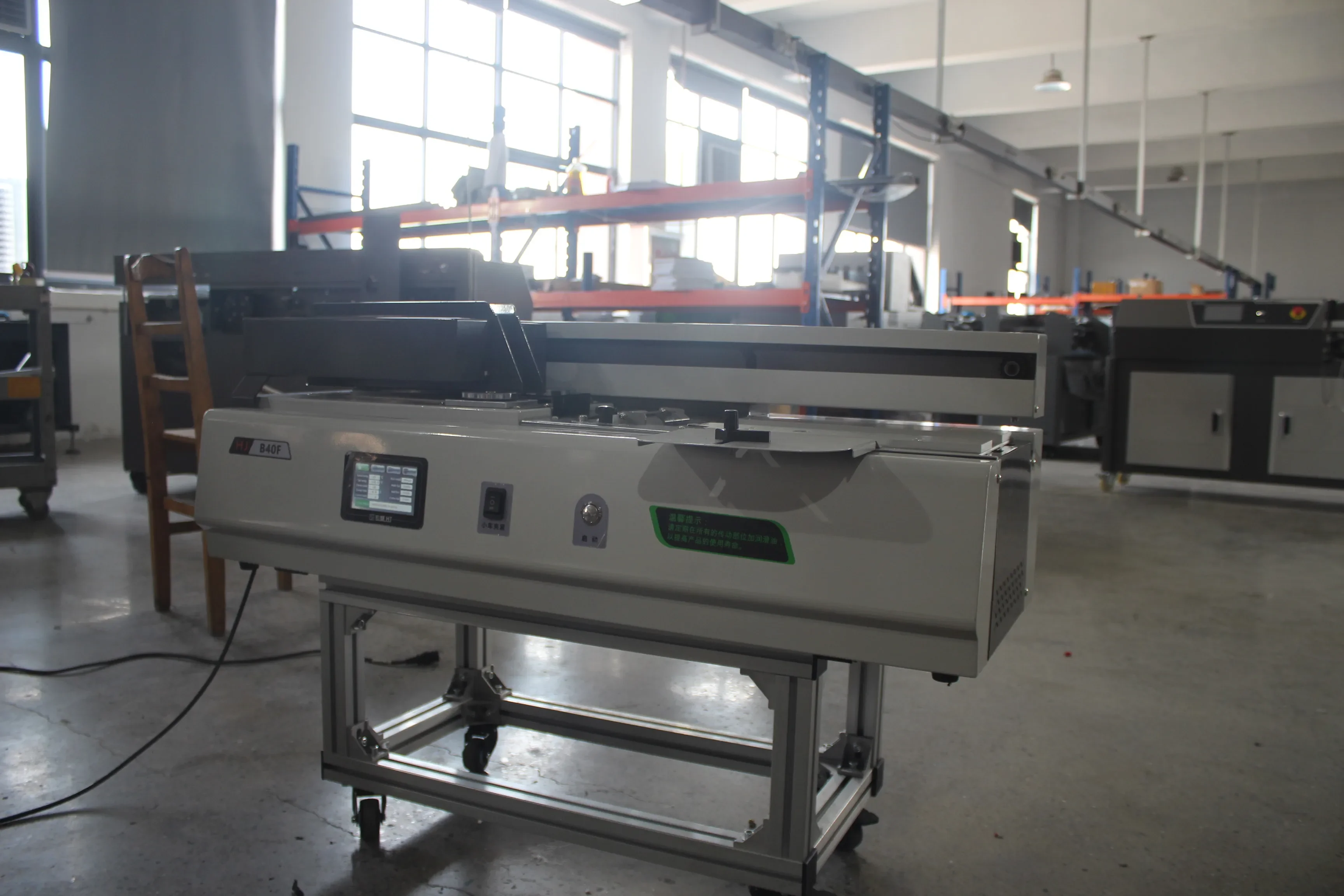 Machine à relier automatique de bureau, B40F