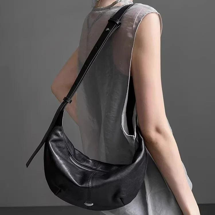 

Single Shoulder Crossbody Soft Leather Hobos Bag with Niche Design Commuting Horn Bags