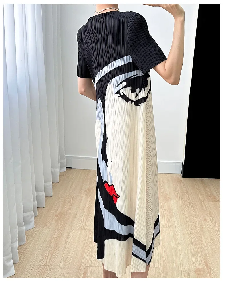 Miyake Style Dress Women Short-sleeved Elegant Temperament High-end V-neck Printed Pleated Long Skirt Large Size 2024 Summer New