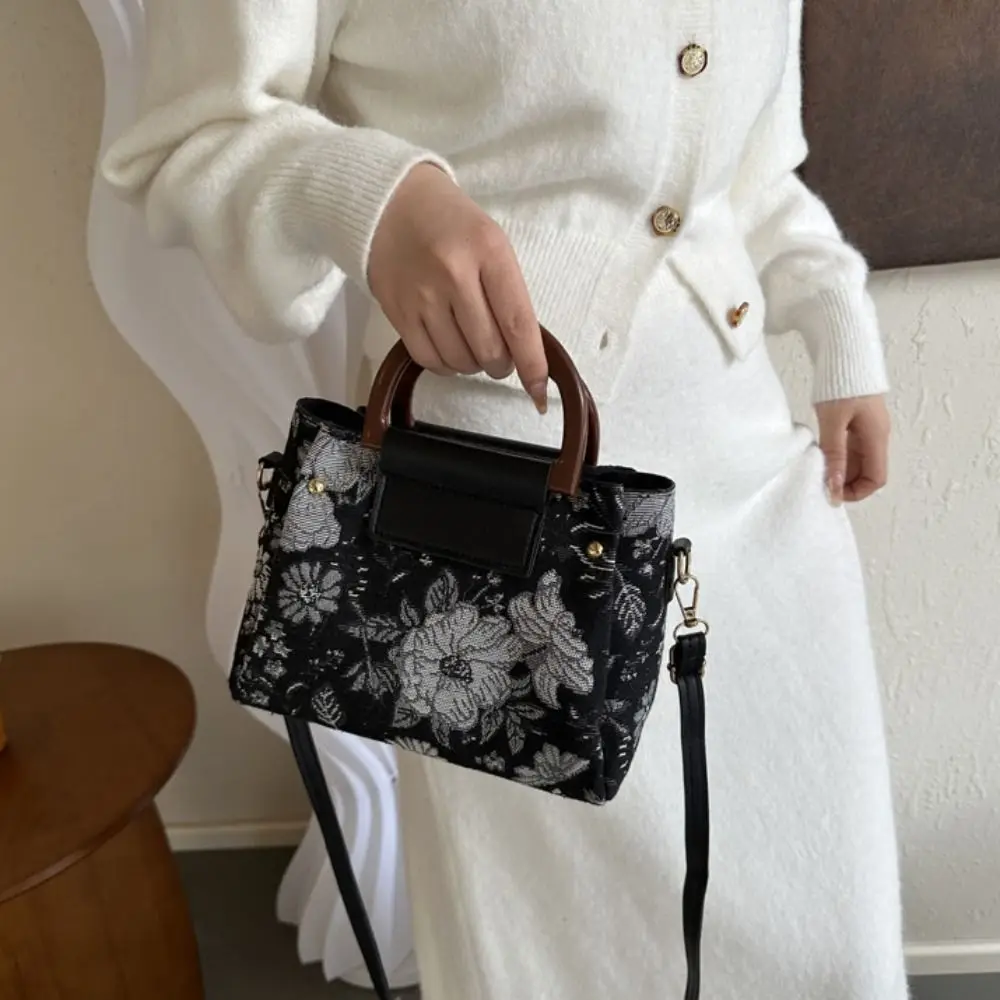 

Retro Embroidery Flower Canvas Crossbody Bag Shoulder Bag Portable Large Capacity Tote Bag Handbag Makeup Storage Bag