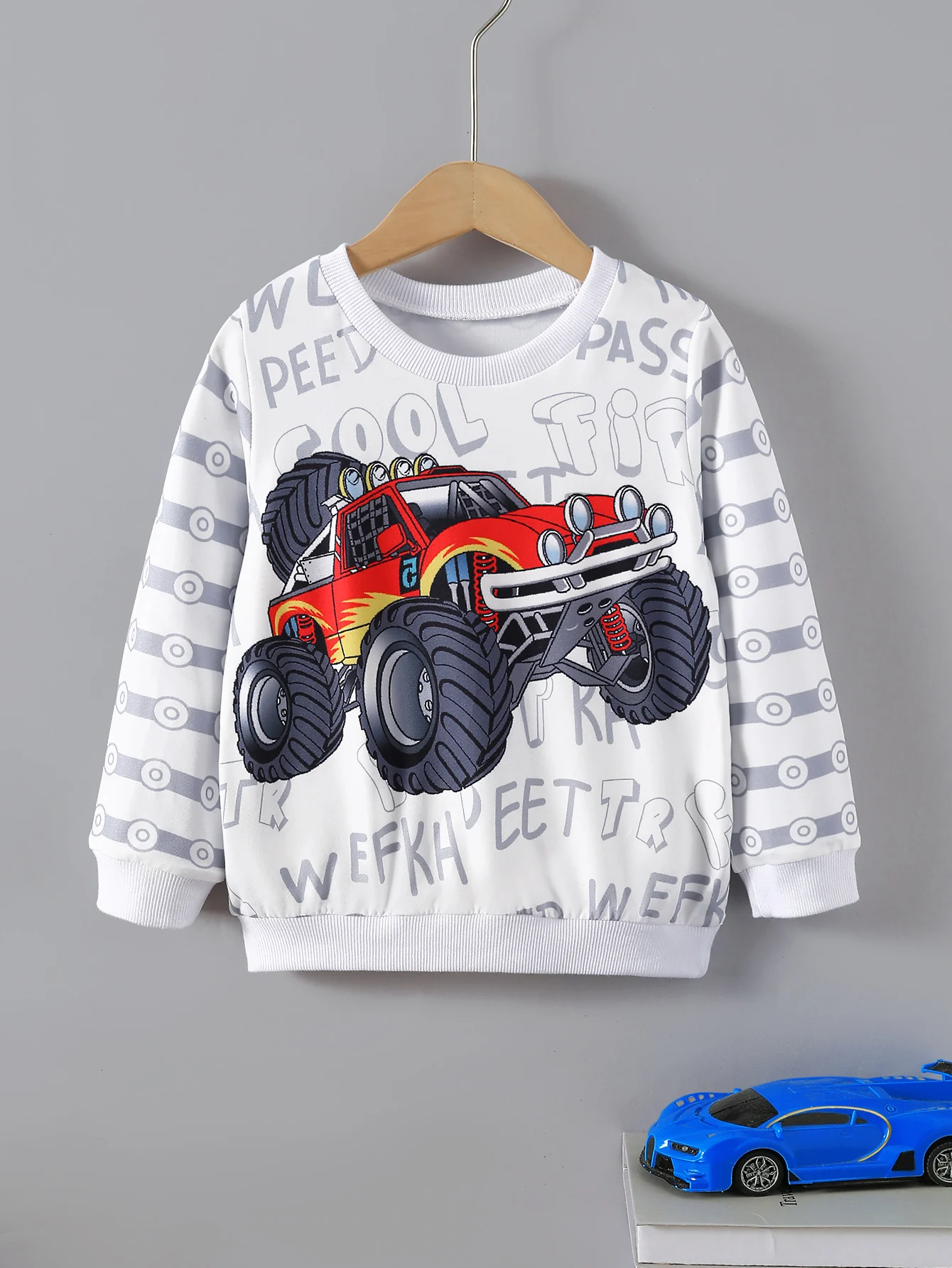 Trendy and Stylish Casual Spring and Autumn Long-Sleeved Crew Neck Sweatshirt for Boys, Featuring a Fun Red Off-Road Vehicle Cartoon Print, Made from Soft and Comfortable Fabric, Casual Fit Suitable for Boys Aged 2-7 for Everyday Outings