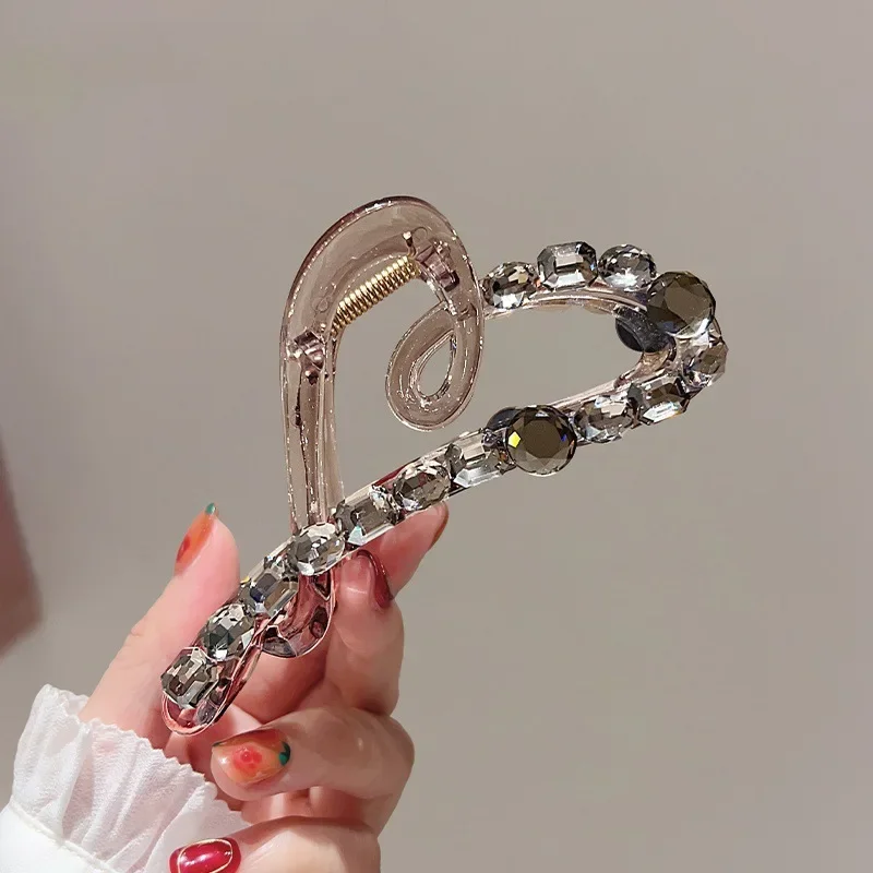 2025 جديد! مشبك شعر على شكل قرش من الأكريليك الراقية - غطاء رأس أنيق للنساء من الخلف