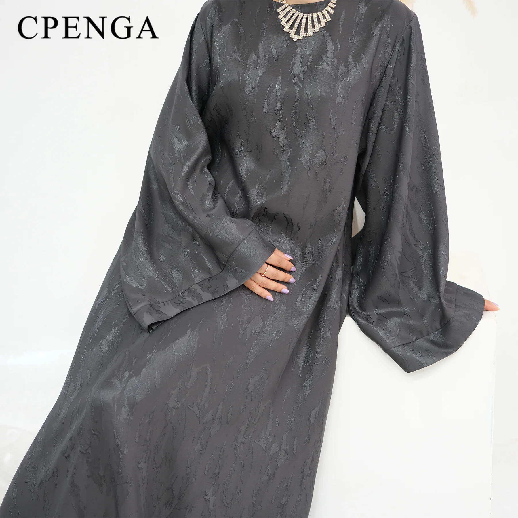 Stilvolles Abaya-Kleid für muslimische Frauen, vom Türkei inspiriertes bescheidenes Blumen-Jacquard-Langarm-Gebetskleid, elegante Herbst-Islam-Kleidung