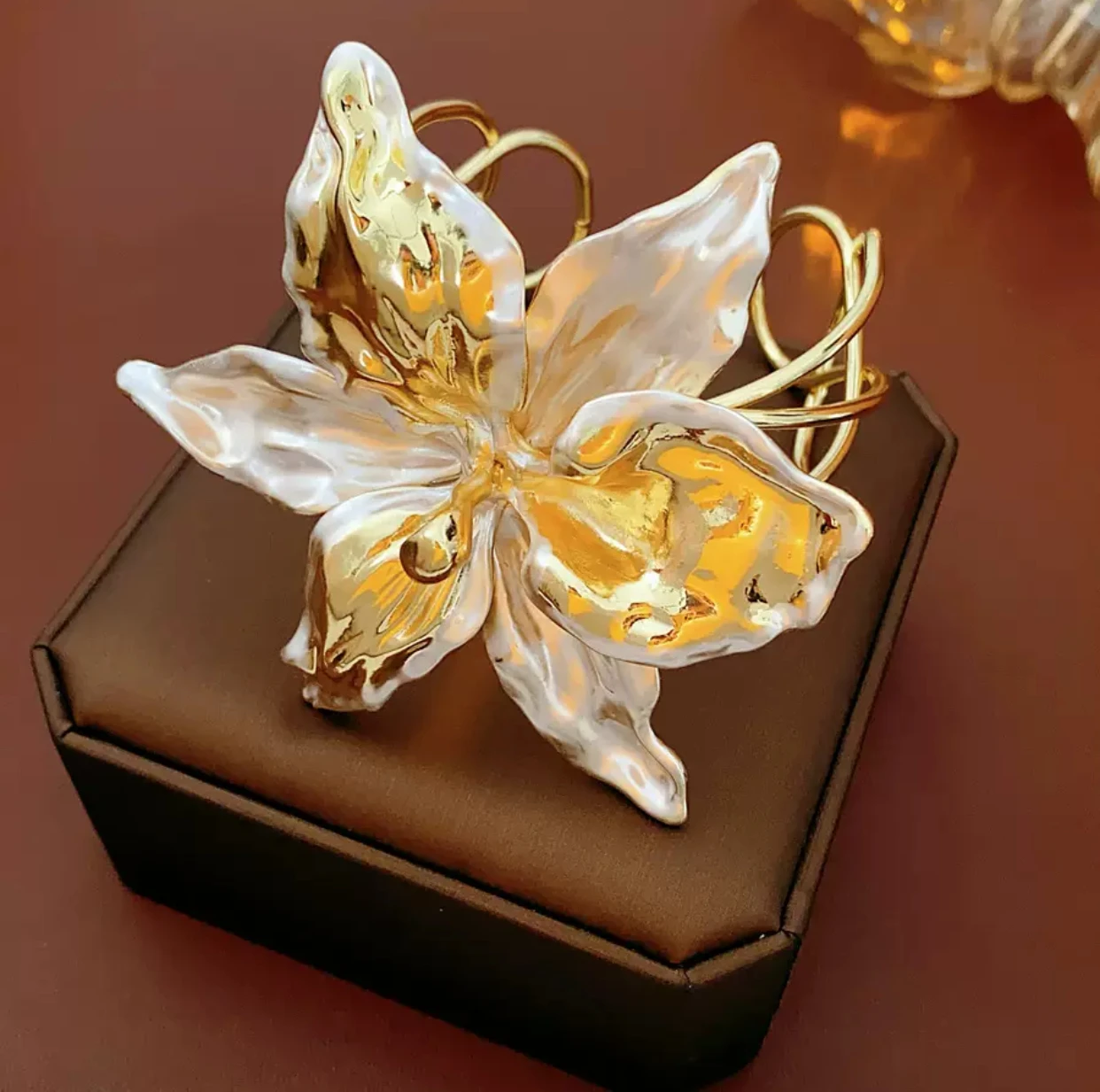 Floral-Lipped Bracelet, European and American Style, Exaggerated and Versatile, Luxurious and High-End, Women's Accessory