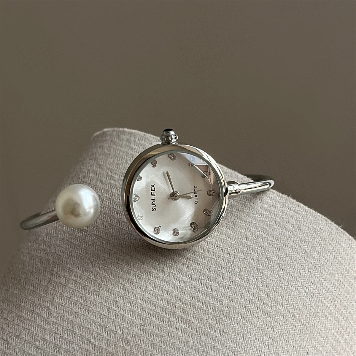Exquisite niche new pearl small disc watch women's different design white watch