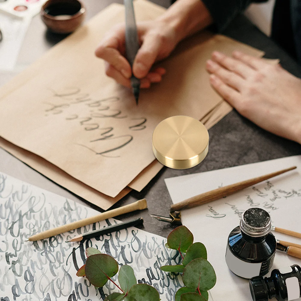 

Chinese Brass Paperweight Round Calligraphy Paper Weight Solid Desktop Letterweight for Painting Office Calligraphy