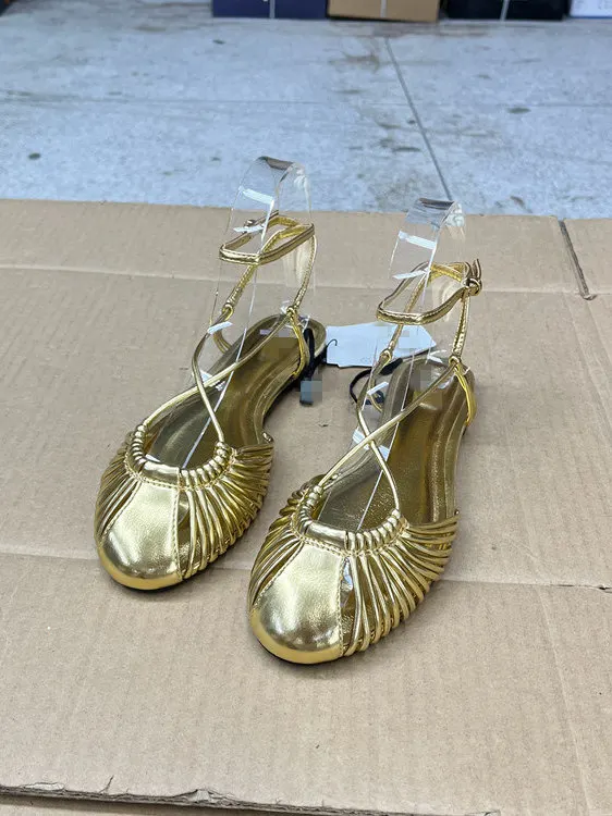 Sandalias de Mujer con Punta Redonda, Tira Fina, Diseño Calado, Efecto de Capas Chapadas en Oro, Cierre de Hebilla, Tacón Baj...