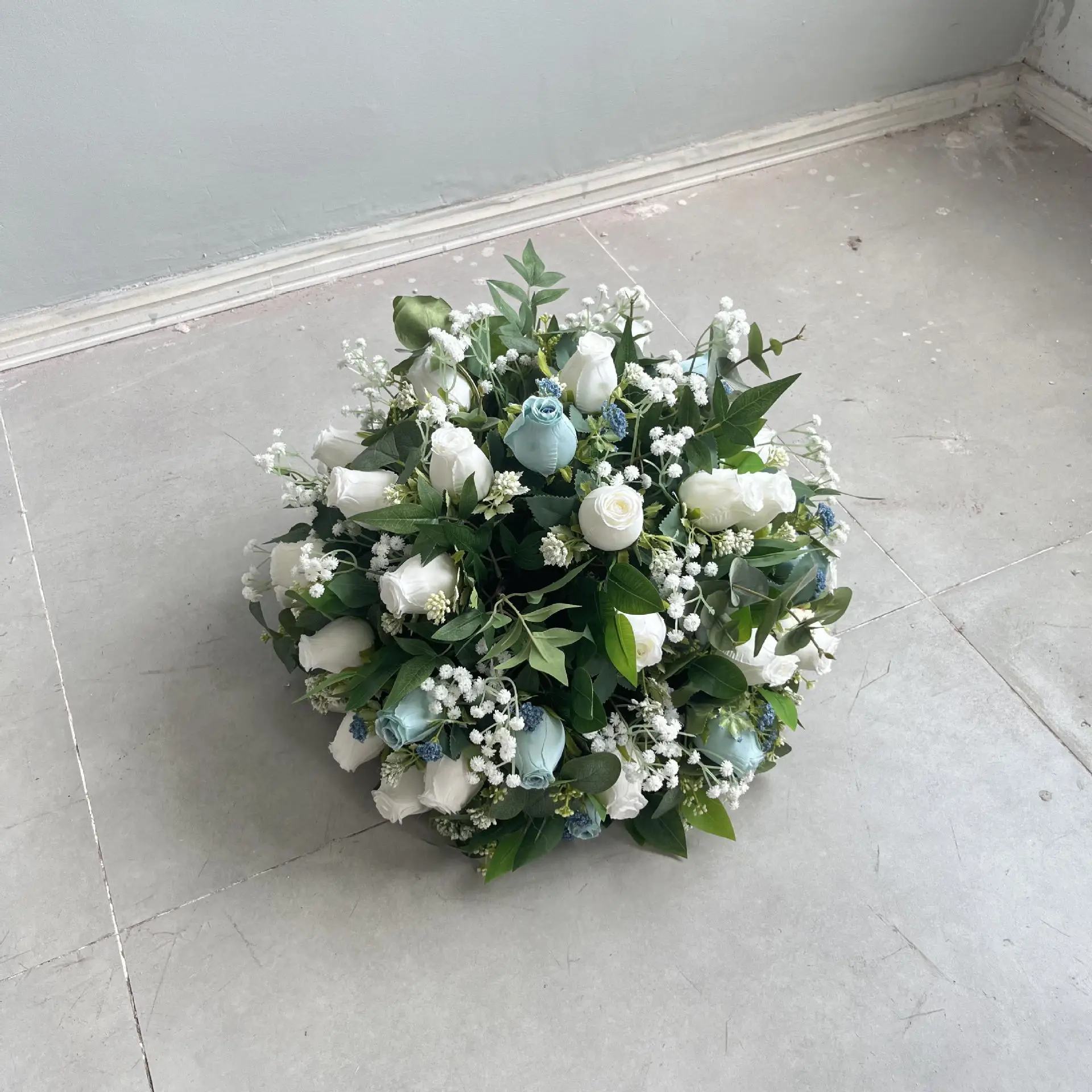 80 cm große, künstliche Rosenknospen-Blumenkugel für Kerzenständer, Metallständer, als Tischdeko für Hochzeiten, künstliche Blumenarrangements, Party-Tischdekoration. – Detail 8