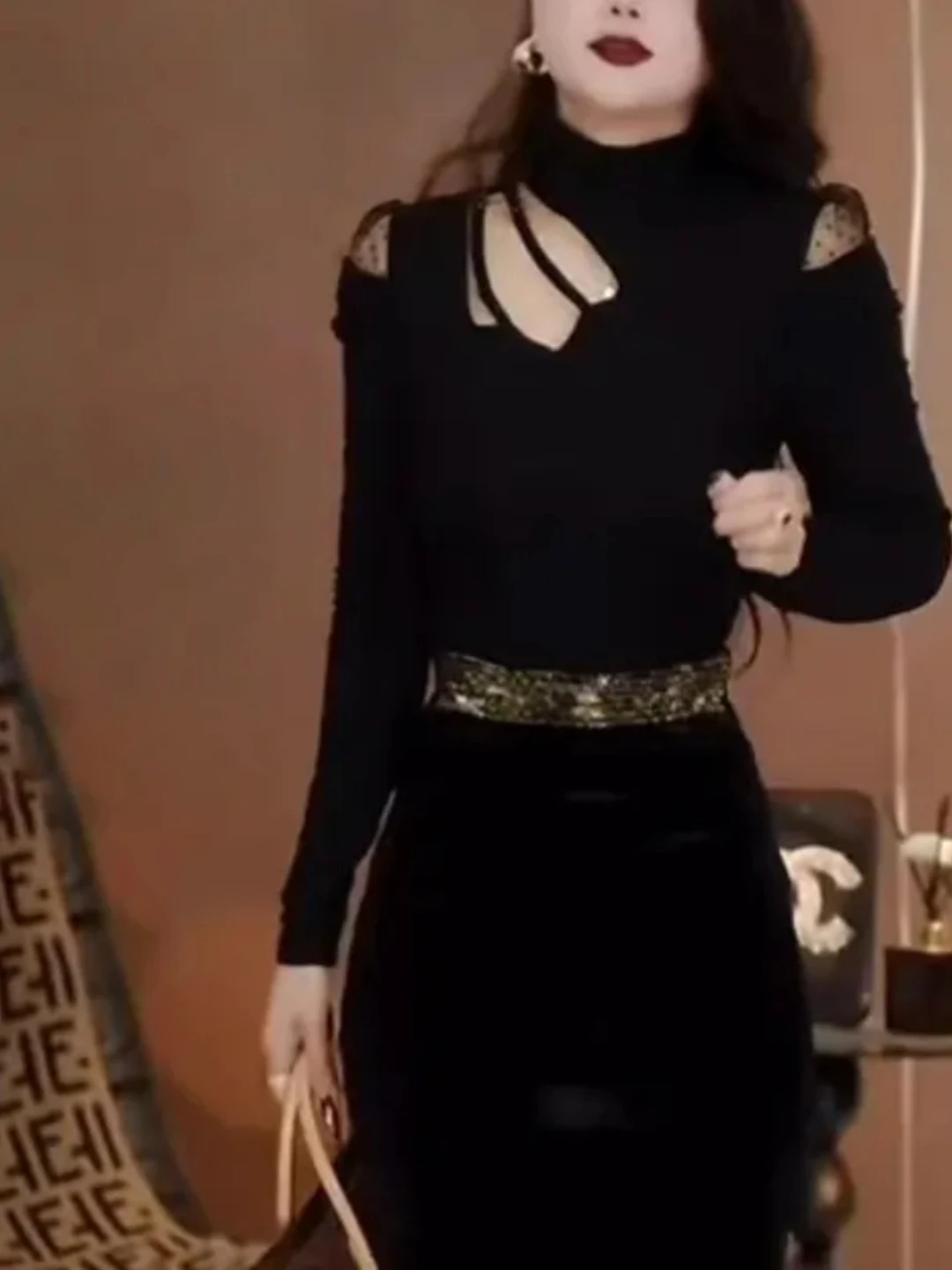 エレブラ ロングスリーブ ホローアウト スリムフィット Tシャツ レディース ハイカラー おしゃれ ベースシャツ トレンド 通勤に最適