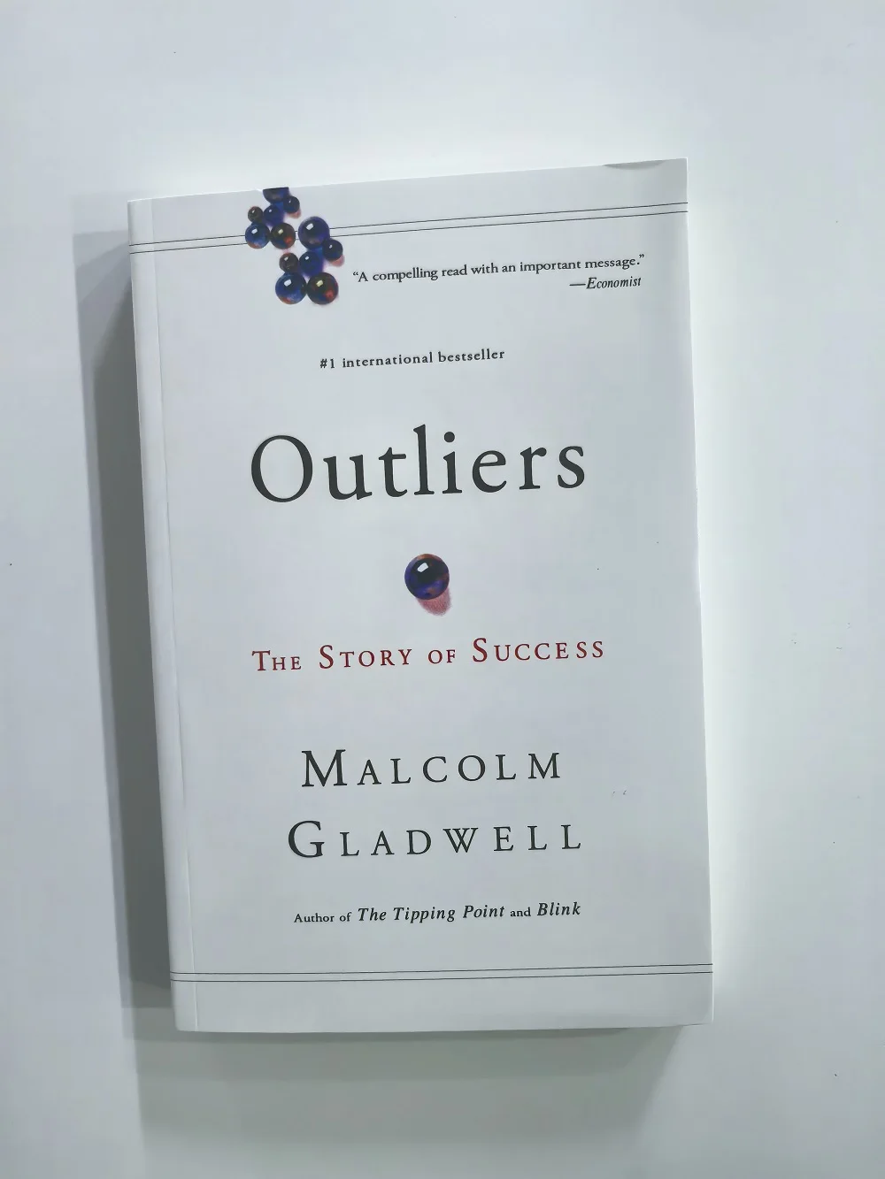 Outliers: قصة النجاح بقلم مالكولم جلادويل باللغة الإنجليزية، الإدارة الذاتية، نجاح النفس، كتب القراءة الشعبية للبالغين