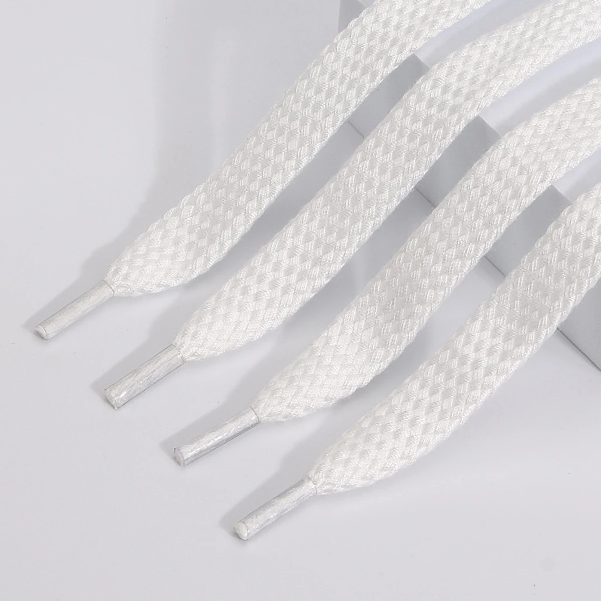 1/2 Pairs White Flat Braided Shoelaces, 15mm Wide Shoe Lace for Sneakers, Replacements for Athletic Sport Shoelaces