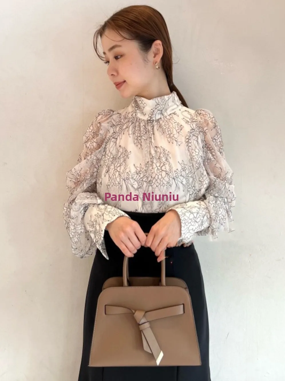 

Нежная блузка в японском стиле с рукавами-фонариками, воротником-стойкой, кружевом и завязками, однотонная, из хлопка, с длинными рукавами