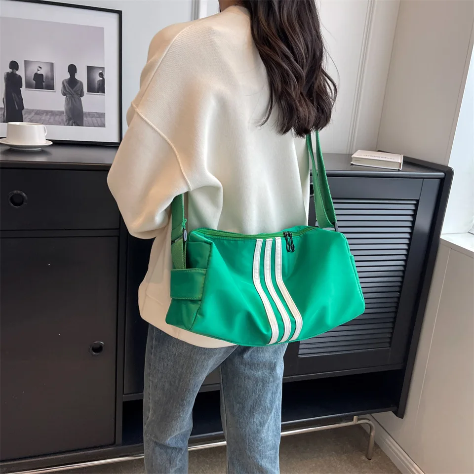 

2024 New Oxford Fabric Bag Bag Short Travel Shoulder Bag Fashion Sports Diagonal Women's Yoga Bag