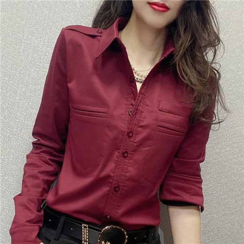 Camisa feminina de peito único, blusa de manga comprida, gola virada para baixo, bolsos, monocromática, roupas de senhora do escritório, primavera, outono