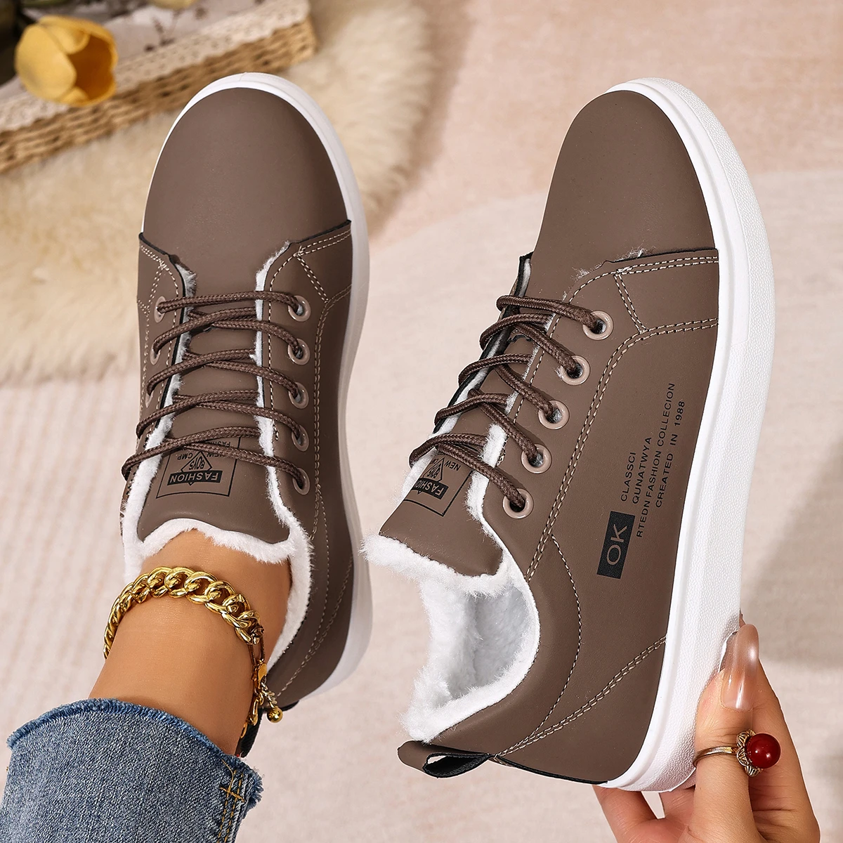 2025 جديد الشتاء في الهواء الطلق النساء أحذية دافئة الفراء أفخم سيدة أحذية رياضية كاجوال منصة الثلوج الدانتيل يصل موضة أحذية رياضية Zapatos De Mujer