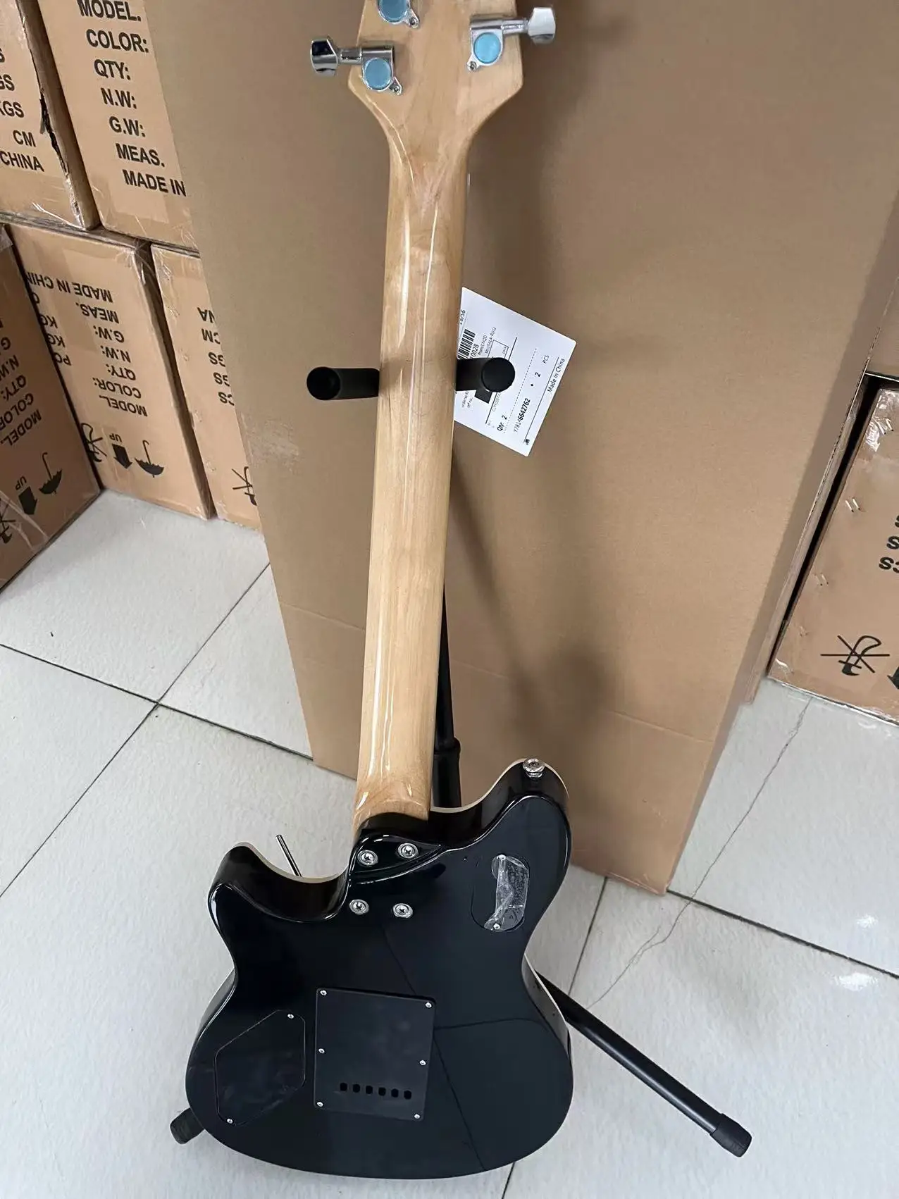 โรงงานขายตรงคุณภาพสูงกีตาร์ไฟฟ้าสีมะเขือเทศลดราคา chitarra elettrica กีตาร์พร้อมโยก