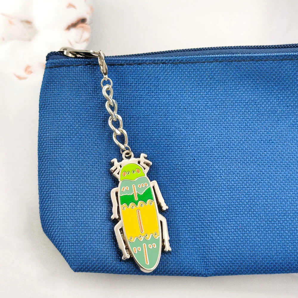 Niedlicher bunter Käfer-Emaille-Schlüsselanhänger, Vintage-Insekten-Charm-Anhänger mit Karabinerhaken, Taschenzubehör, Cartoon-Tier-Schlüsselring – Detail 8