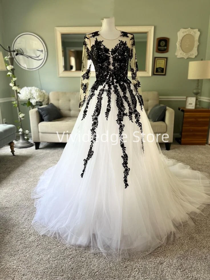 Customized  Black and White Wedding Dress  Open Back  Medieval Wedding Dress Gothic Wedding Dress vestido de novia boda civil