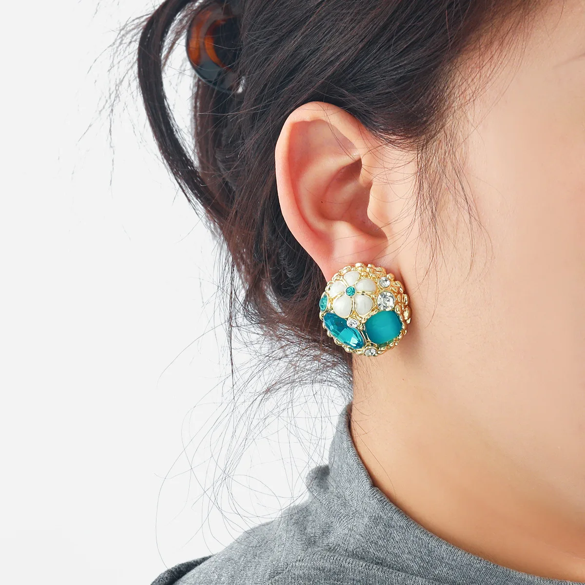 Round super flash rhinestone flower earrings women's niche design high-end stud earrings summer fashion light luxury
