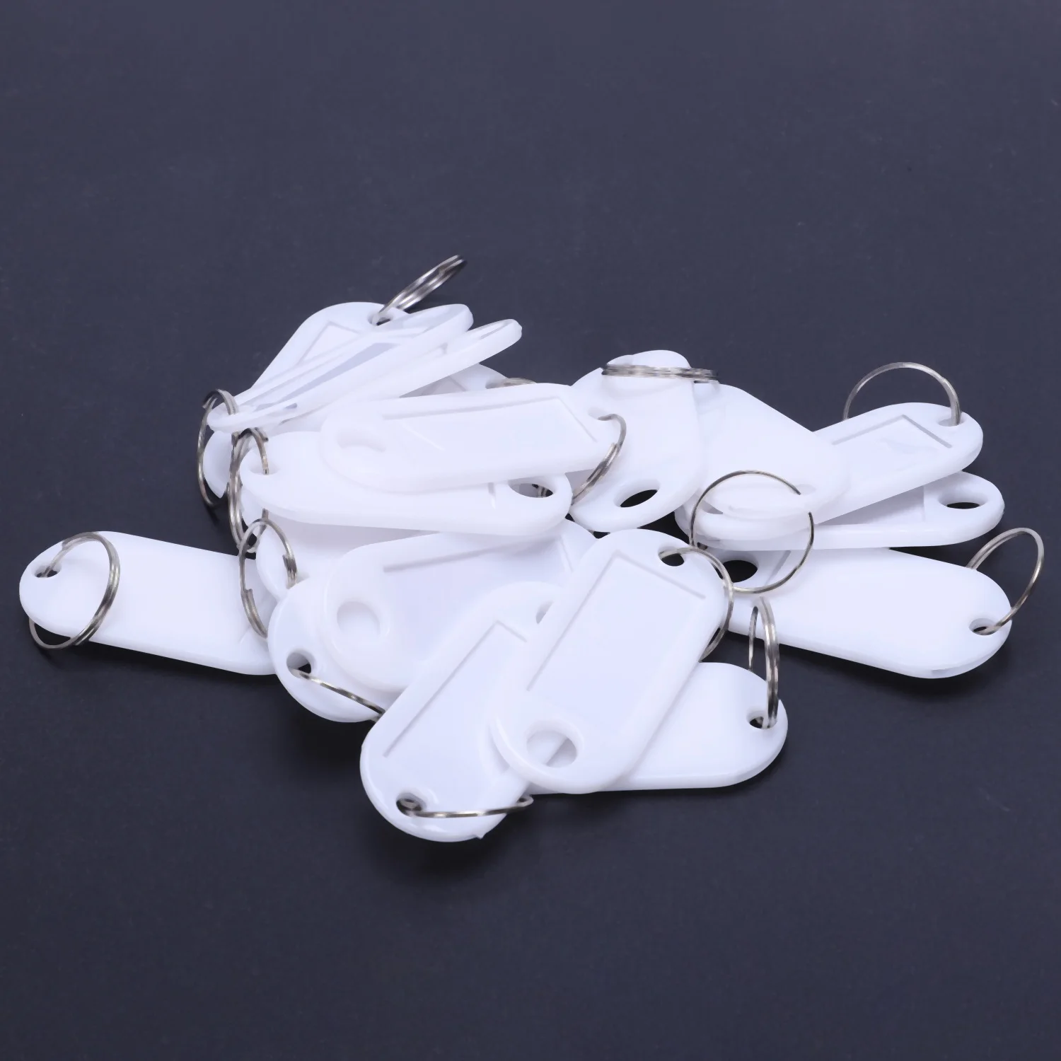 Porte-clés portable en plastique blanc, étiquettes d'identification, porte-clés, 20 pièces