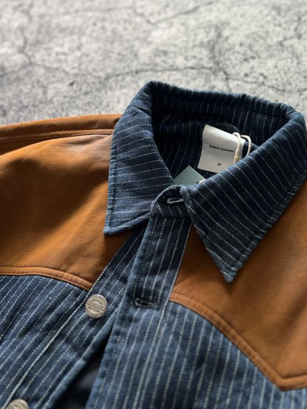 

Американская ретро-куртка из выстиранного денима в полоску с элементами из ПУ, с усиленными плечами, свободным воротником, хлопковая, повседневная, свободного кроя, утепленная, из полиэстера