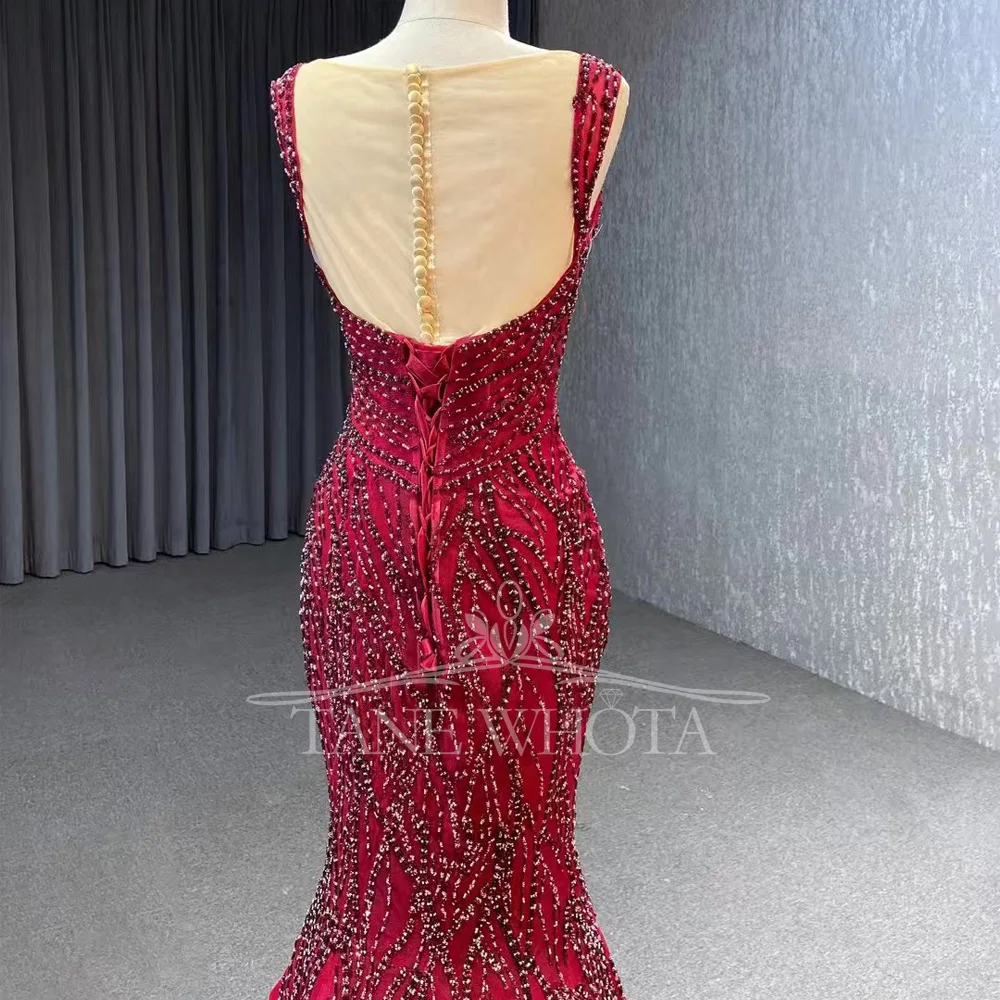 فستان سهرة أحمر مزين بالترتر على شكل قلب بدون أكمام برباط خلفي على طراز غمد للحفلات الراقصة 2026 للنساء