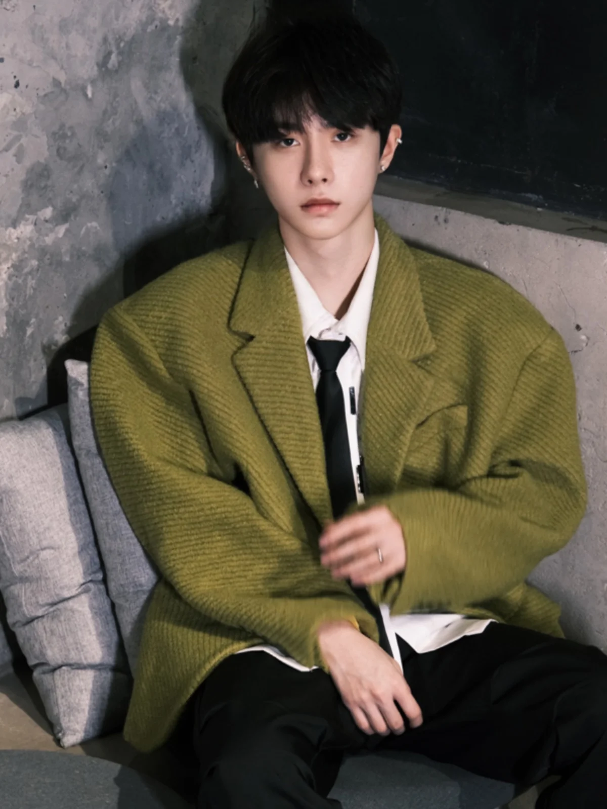 

Мужской повседневный костюм с диагональными полосками цвета авокадо, осенняя мода, премиум-класс, в стиле «Маленький аромат», американский ретро-топ