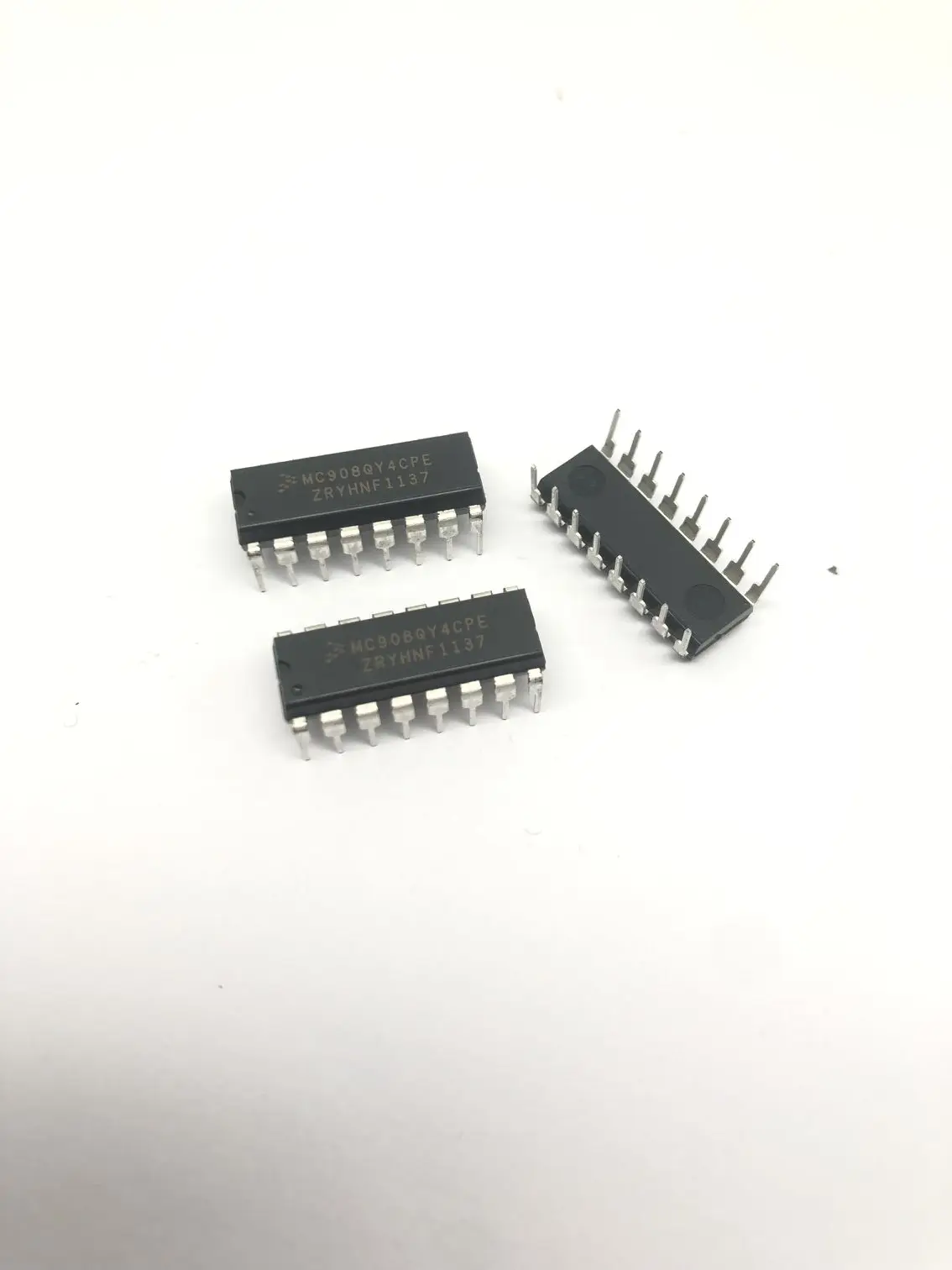 El circuito IC integrado Freescal MC908QY4CPE, original y genuino, se puede disparar directamente al punto