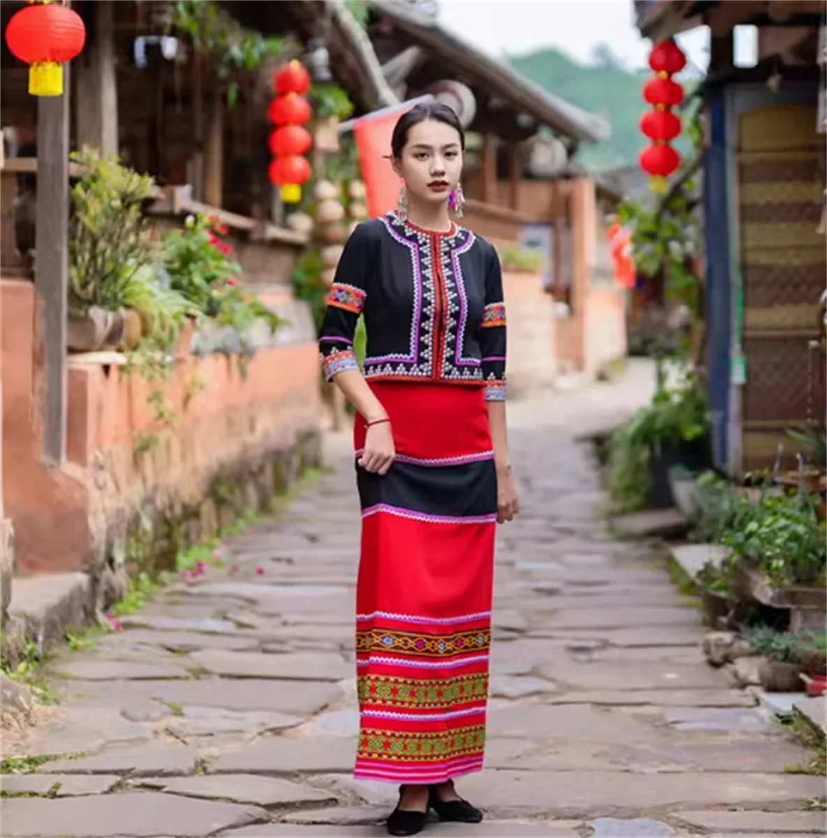 Ethnic clothing, ethnic minority characteristics, black ethnic style