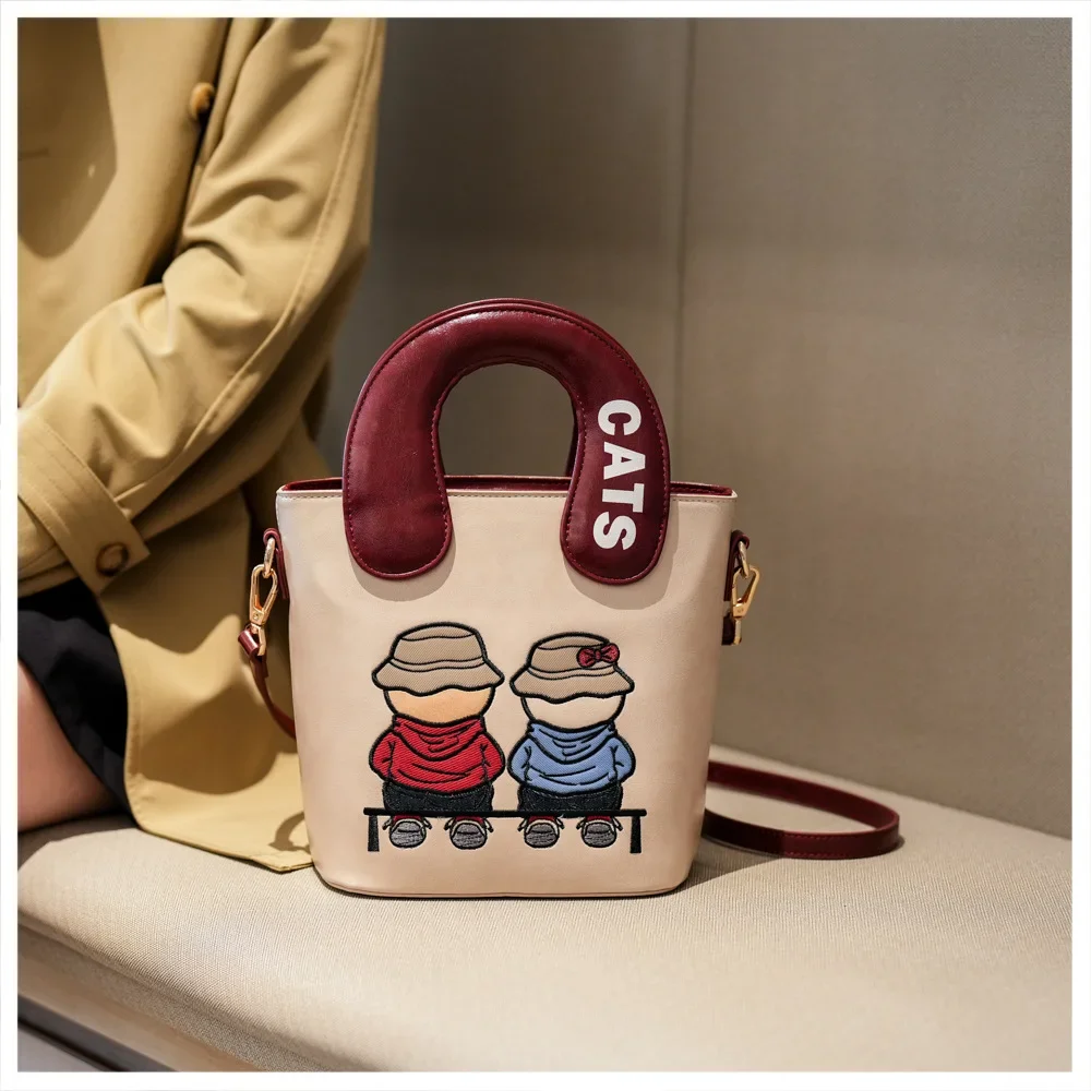 

2025 New Women's Cartoon Bear Bucket Bag - Contrasting Color, Fashionable Versatile, Portable Shoulder/Crossbody for Commute