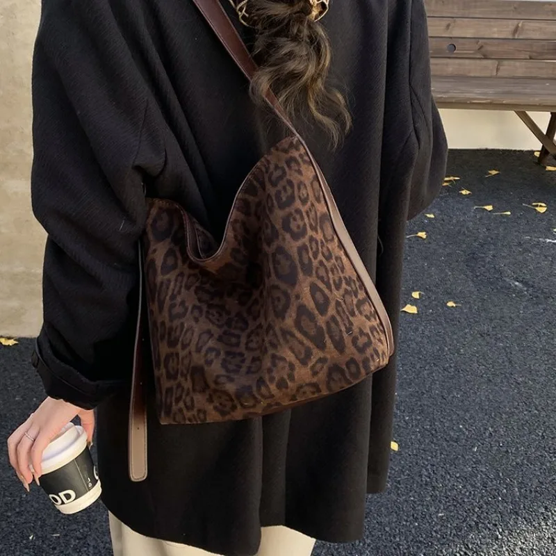 

Изящная кожаная женская сумка для путешествий и активного отдыха, высококачественная, в парижском стиле, повседневная, простая, стильная сумка-тоут, сумка через плечо