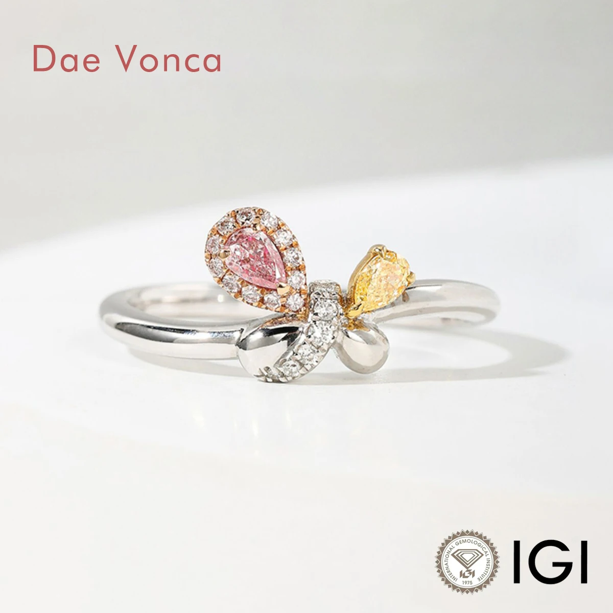 

Temperament Light luxury Bowknot Pear Cut Pink Yellow Diamond Ring Halo Inlaid Diamond Ring For Woman Valentine's Day Gift