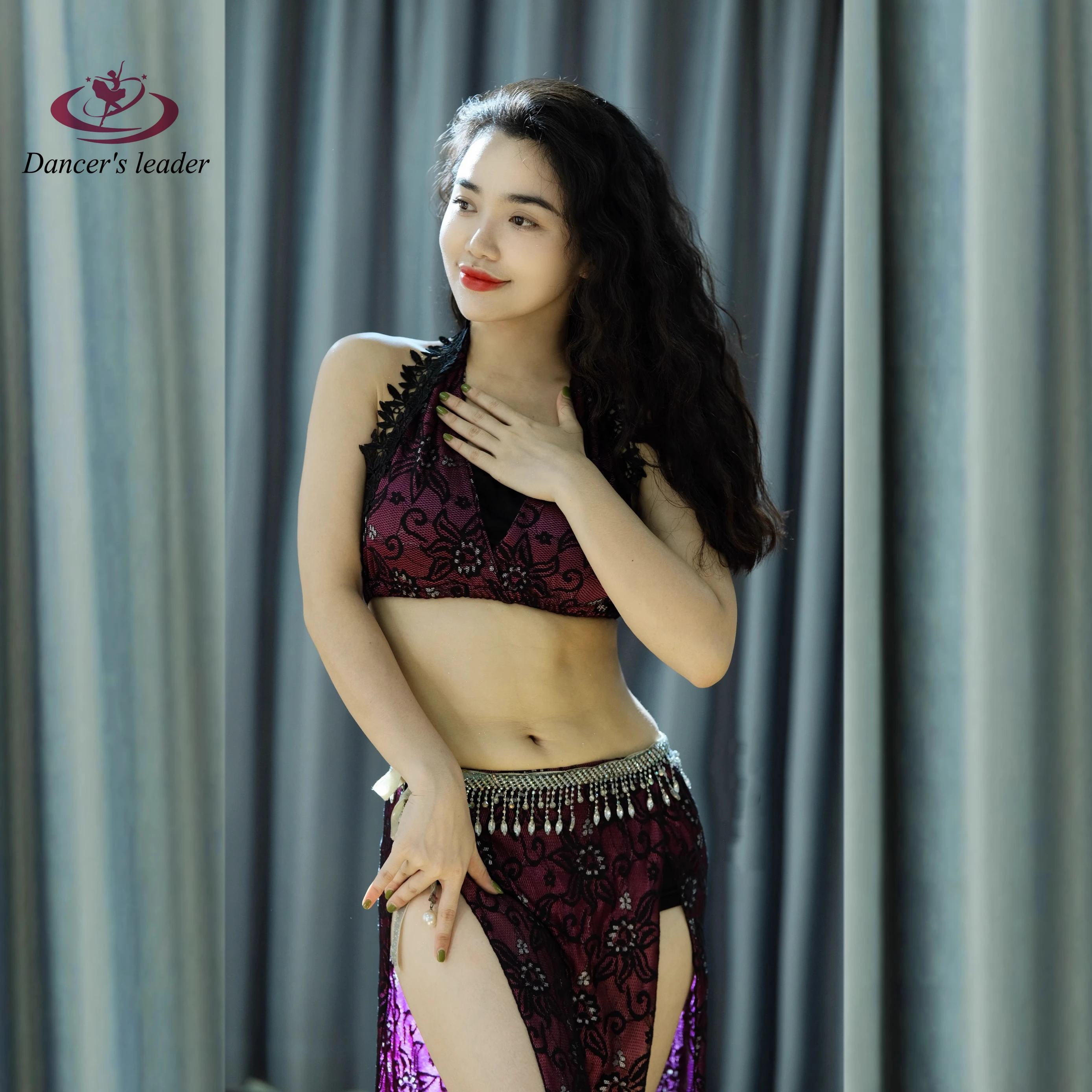 Vestido de práctica de danza del vientre, traje de costura de dos colores, Top de encaje pequeño, vestido Sexy, borla dividida, vestido largo