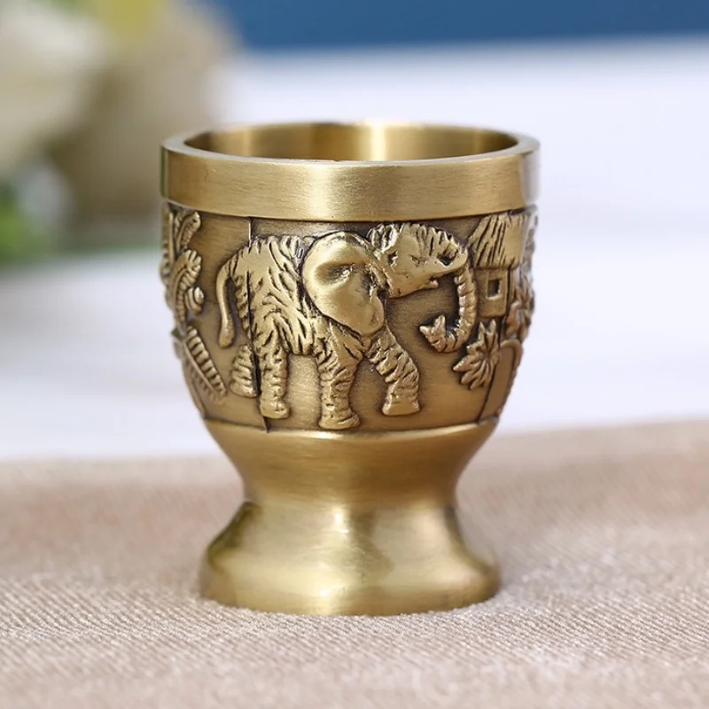 Copo de vodka europeu, copo de elefante de alívio retrô de liga, mini copo portátil para beber, presente de decoração de sala de estar de delicadeza, 1 peça