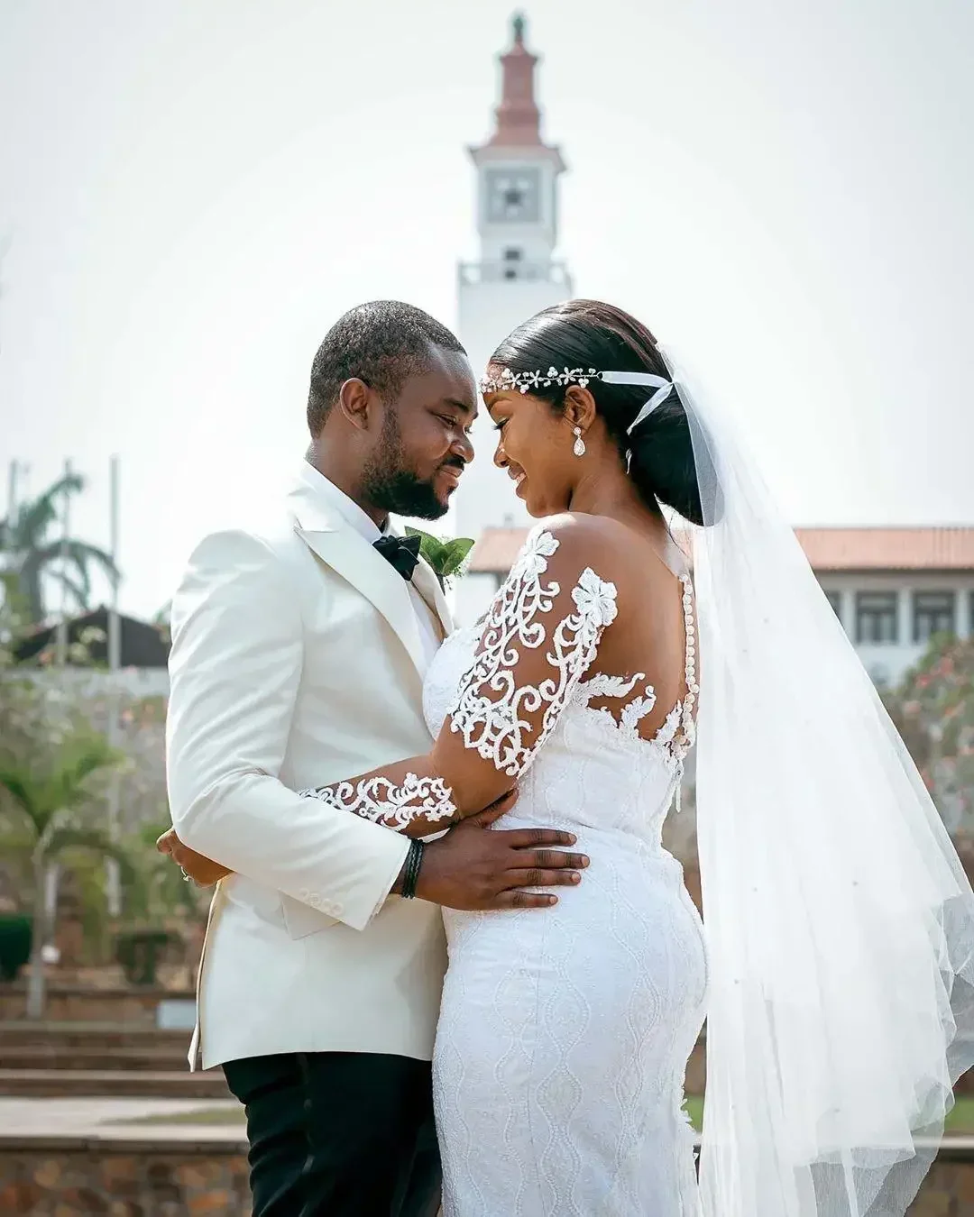 Customized Vestidos De Novia Africa Mermaid Wedding Dresses Sweep Train Long Sleeve Lace Sheer Neck Formal Bridal Gowns
