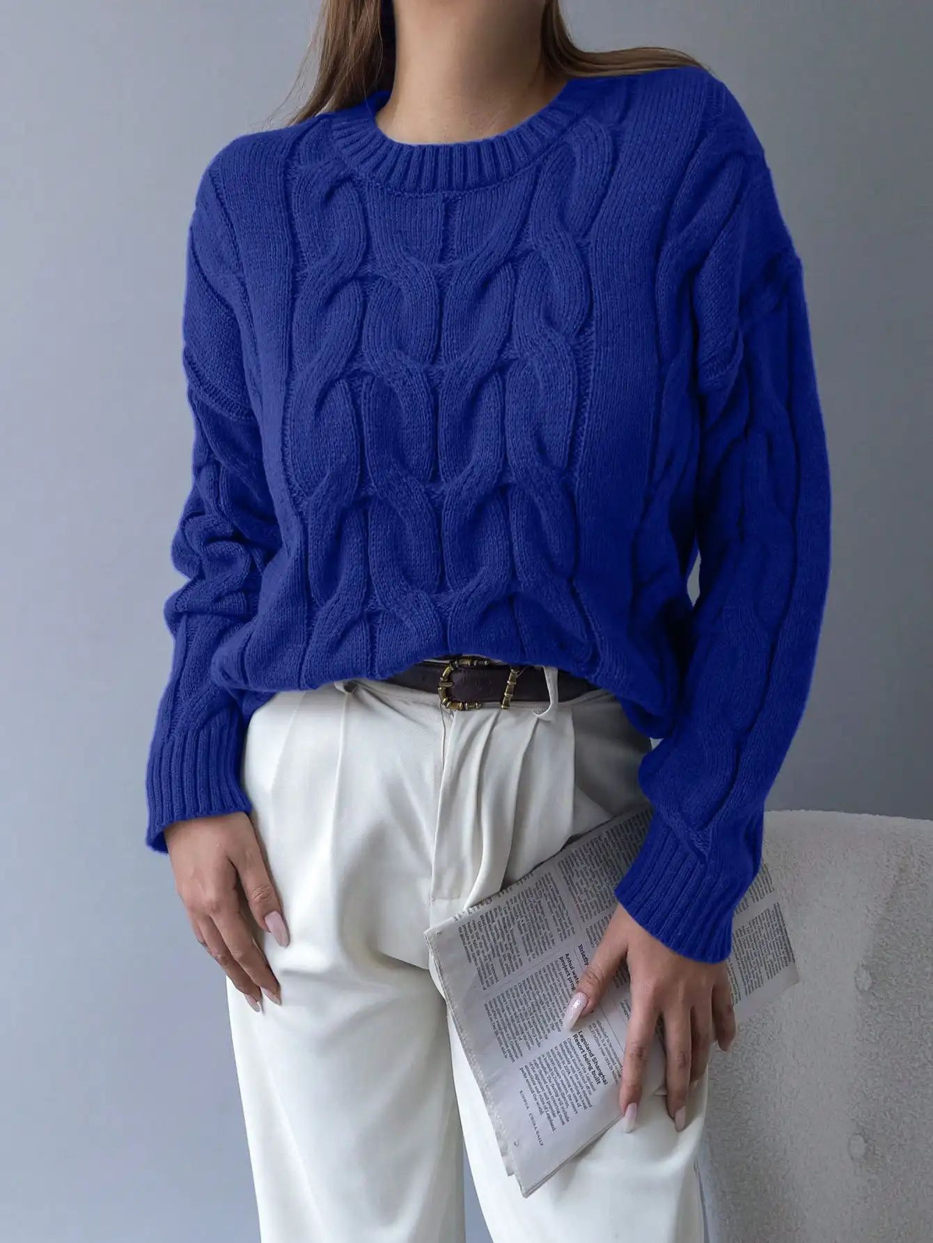 

Однотонный грубый вязаный свитер с плечами