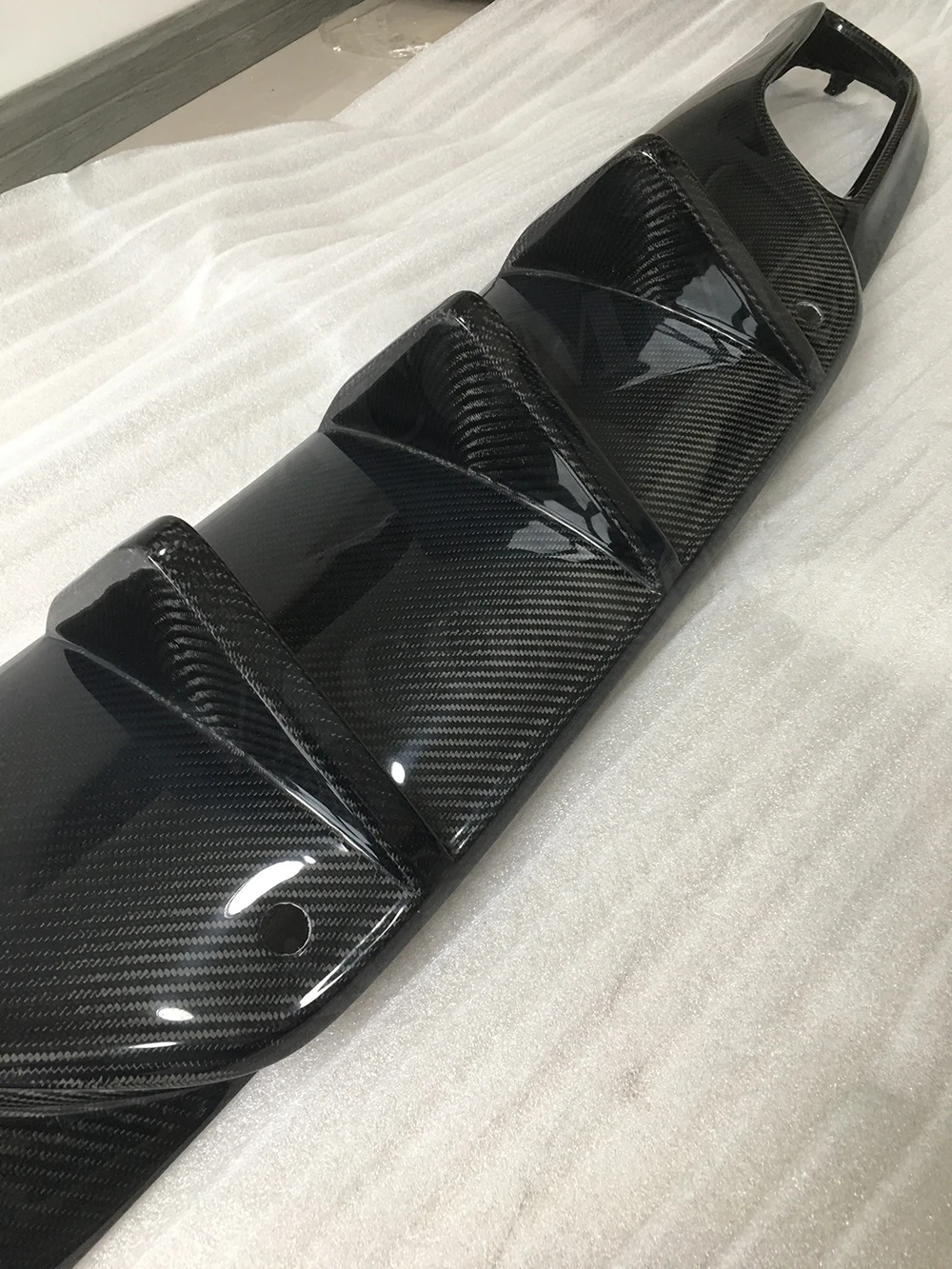 

Carbon Fiber Car Rear Diffuser for Mercedes Benz C class W205 Sedan 2 Door C43 C63 AMG Sport 2015-2021 Rear Diffuser Tips