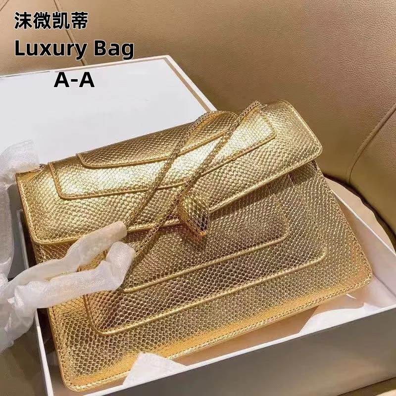 

Новая кожаная сумка со змеиной головой и цепочкой, маленькая квадратная сумка, модная дизайнерская роскошная сумка через плечо, сумка через плечо с пряжкой для органа, сумка для подмышек