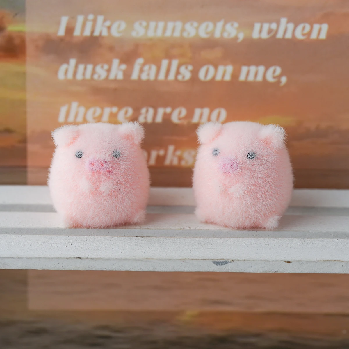 

4pcs 21x21mm 3D Cartoon cute resin piglet Charms For Car table ornaments Accessories