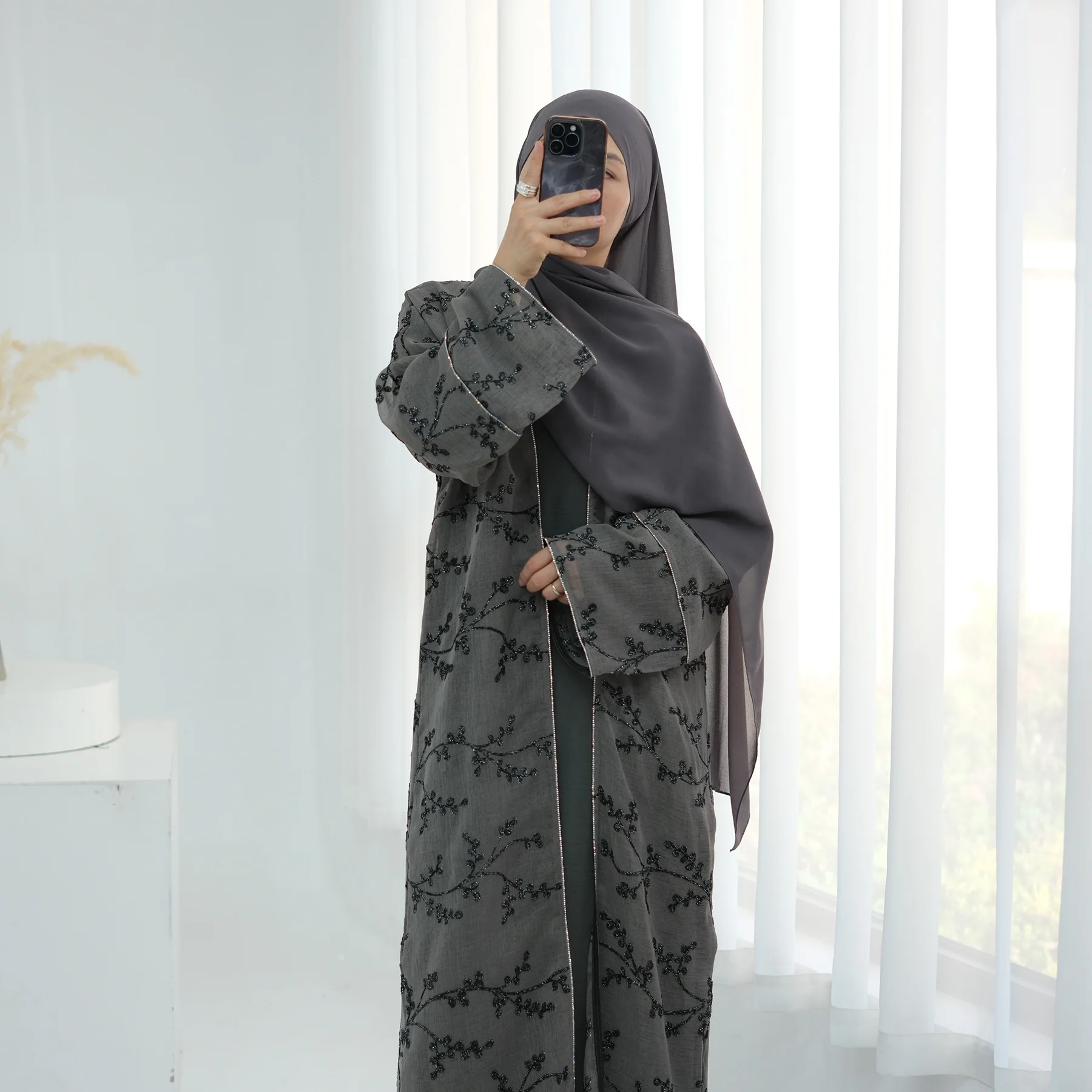 Mulheres muçulmanas Dubai Oriente Médio Corpo Inteiro Bordado Cardigan Abaya Robe Vestido