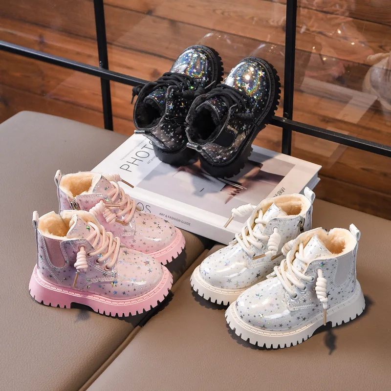 Botas cortas de cuero brillante para niños pequeños, botas de nieve cálidas de felpa para invierno, botas de plataforma para niñas, zapatos de algodón para niños